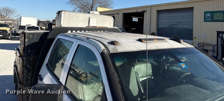 image for item ES8518 2016 Chevrolet Silverado 3500HD Crew Cab flatbed pickup truck