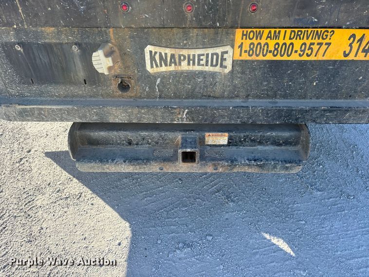 image for item ES8518 2016 Chevrolet Silverado 3500HD Crew Cab flatbed pickup truck