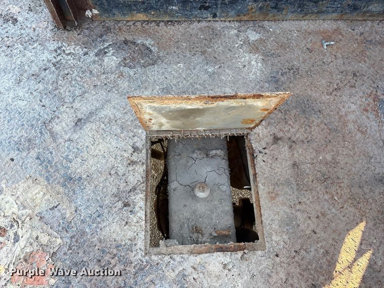 image for item ES8518 2016 Chevrolet Silverado 3500HD Crew Cab flatbed pickup truck