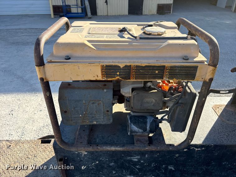 image for item ES8518 2016 Chevrolet Silverado 3500HD Crew Cab flatbed pickup truck