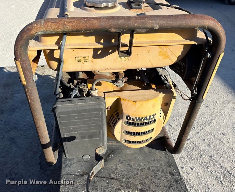 image for item ES8518 2016 Chevrolet Silverado 3500HD Crew Cab flatbed pickup truck