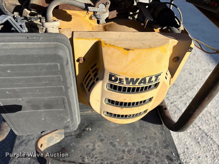 image for item ES8518 2016 Chevrolet Silverado 3500HD Crew Cab flatbed pickup truck