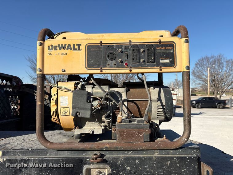 image for item ES8518 2016 Chevrolet Silverado 3500HD Crew Cab flatbed pickup truck