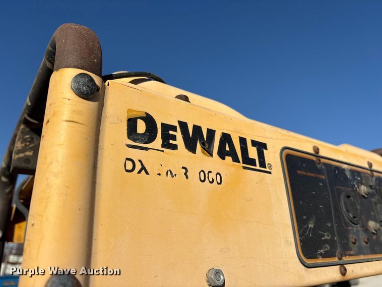 image for item ES8518 2016 Chevrolet Silverado 3500HD Crew Cab flatbed pickup truck