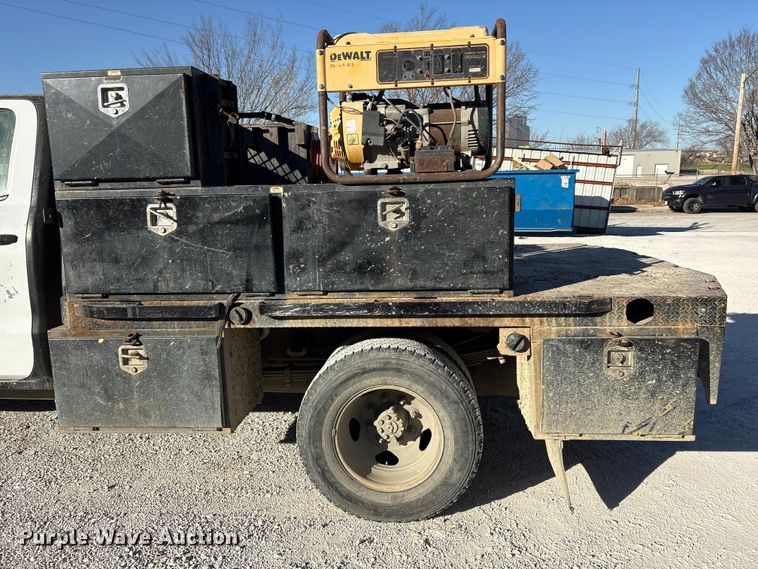 image for item ES8518 2016 Chevrolet Silverado 3500HD Crew Cab flatbed pickup truck