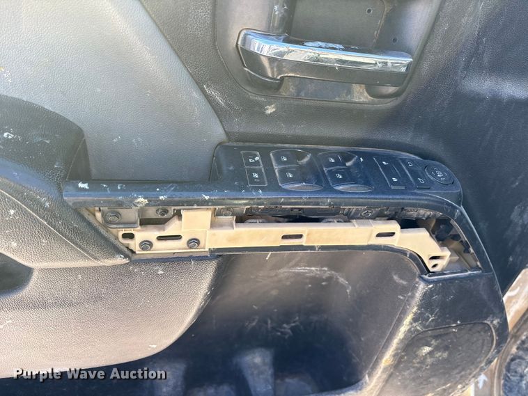 image for item ES8518 2016 Chevrolet Silverado 3500HD Crew Cab flatbed pickup truck