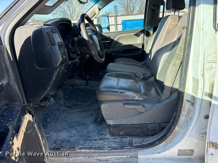 image for item ES8518 2016 Chevrolet Silverado 3500HD Crew Cab flatbed pickup truck