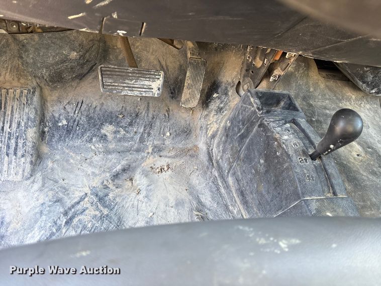 image for item ES8518 2016 Chevrolet Silverado 3500HD Crew Cab flatbed pickup truck