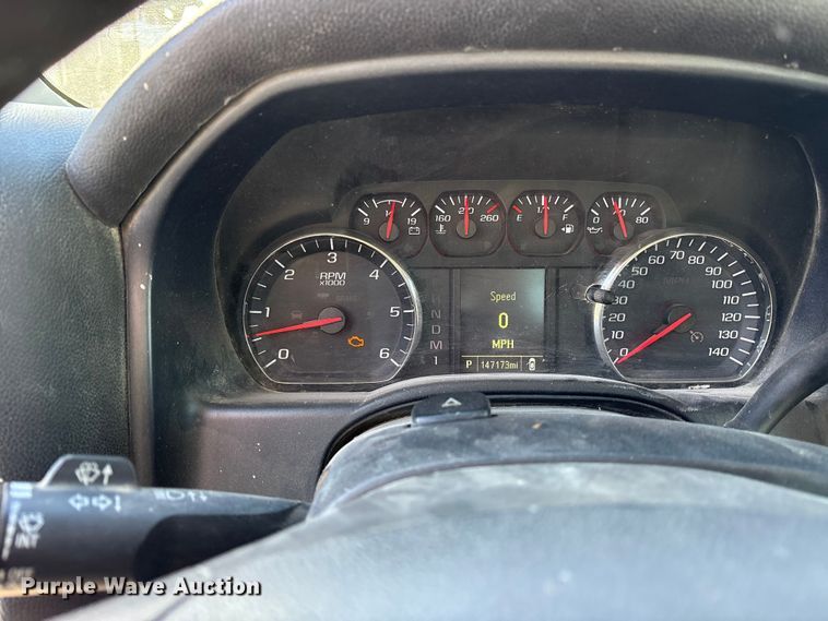 image for item ES8518 2016 Chevrolet Silverado 3500HD Crew Cab flatbed pickup truck