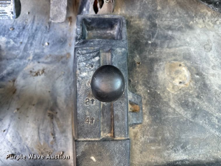 image for item ES8518 2016 Chevrolet Silverado 3500HD Crew Cab flatbed pickup truck