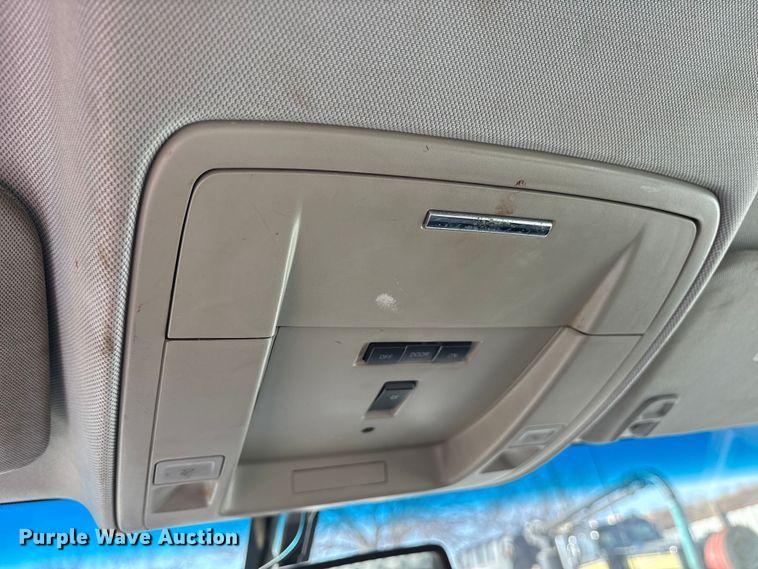 image for item ES8518 2016 Chevrolet Silverado 3500HD Crew Cab flatbed pickup truck