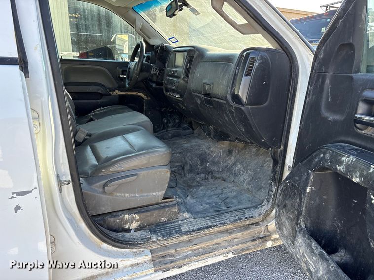 image for item ES8518 2016 Chevrolet Silverado 3500HD Crew Cab flatbed pickup truck