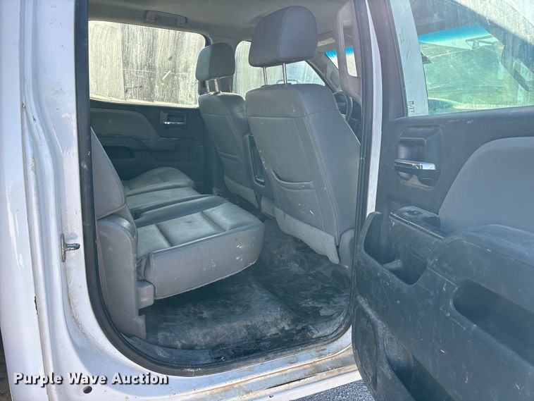 image for item ES8518 2016 Chevrolet Silverado 3500HD Crew Cab flatbed pickup truck