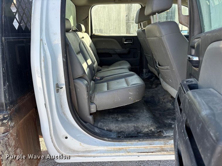 image for item ES8518 2016 Chevrolet Silverado 3500HD Crew Cab flatbed pickup truck