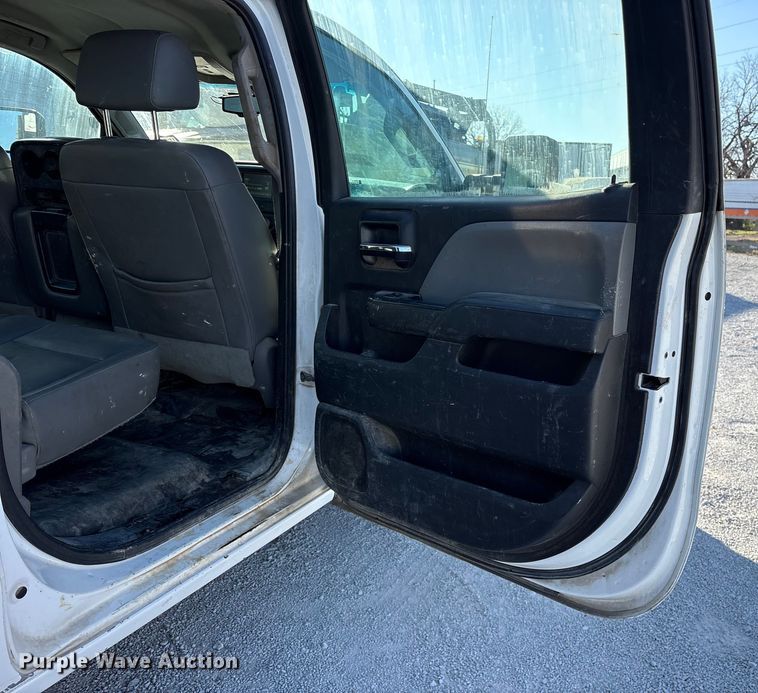 image for item ES8518 2016 Chevrolet Silverado 3500HD Crew Cab flatbed pickup truck