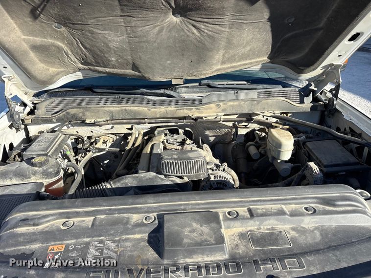 image for item ES8518 2016 Chevrolet Silverado 3500HD Crew Cab flatbed pickup truck