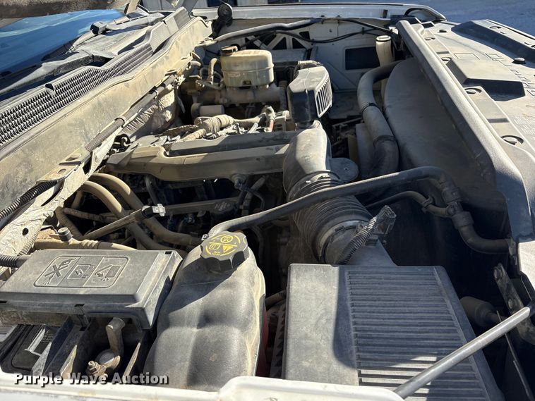 image for item ES8518 2016 Chevrolet Silverado 3500HD Crew Cab flatbed pickup truck