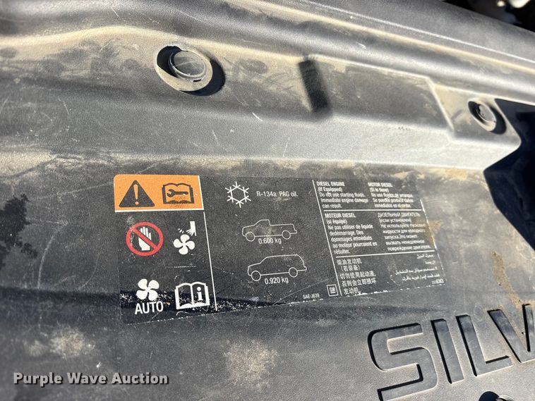 image for item ES8518 2016 Chevrolet Silverado 3500HD Crew Cab flatbed pickup truck