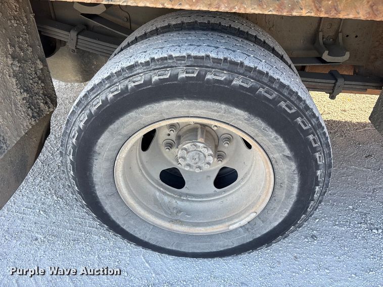 image for item ES8518 2016 Chevrolet Silverado 3500HD Crew Cab flatbed pickup truck