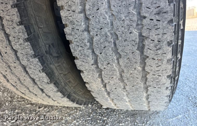 image for item ES8518 2016 Chevrolet Silverado 3500HD Crew Cab flatbed pickup truck