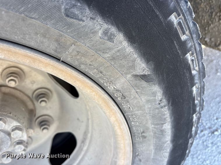 image for item ES8518 2016 Chevrolet Silverado 3500HD Crew Cab flatbed pickup truck