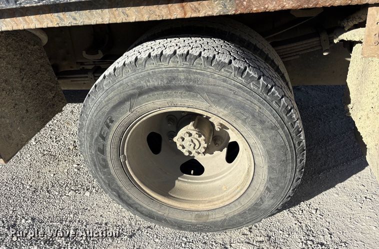 image for item ES8518 2016 Chevrolet Silverado 3500HD Crew Cab flatbed pickup truck