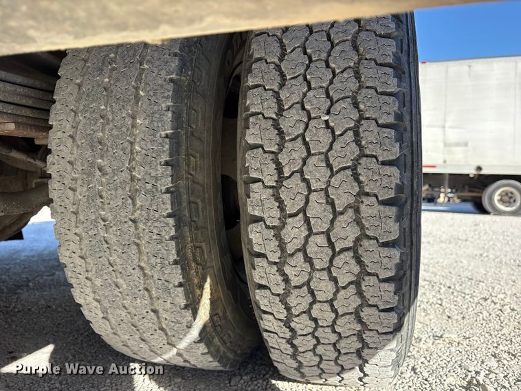 image for item ES8518 2016 Chevrolet Silverado 3500HD Crew Cab flatbed pickup truck