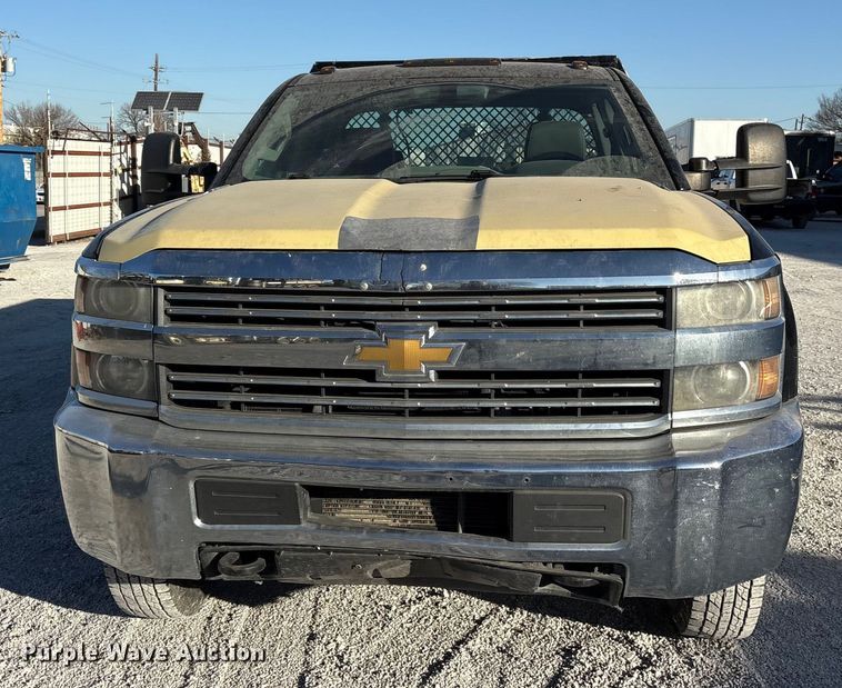 image for item ES8519 2015 Chevrolet Silverado 3500HD Ext. Cab flatbed pickup truck