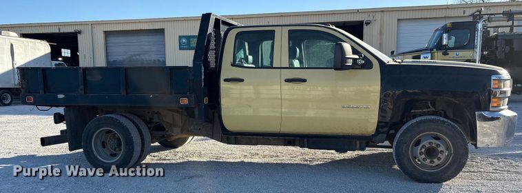 image for item ES8519 2015 Chevrolet Silverado 3500HD Ext. Cab flatbed pickup truck