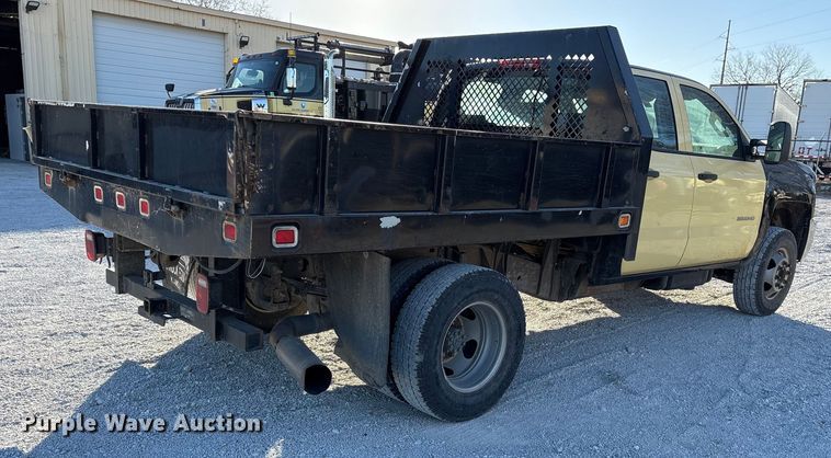 image for item ES8519 2015 Chevrolet Silverado 3500HD Ext. Cab flatbed pickup truck