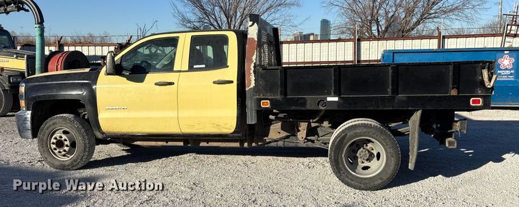image for item ES8519 2015 Chevrolet Silverado 3500HD Ext. Cab flatbed pickup truck