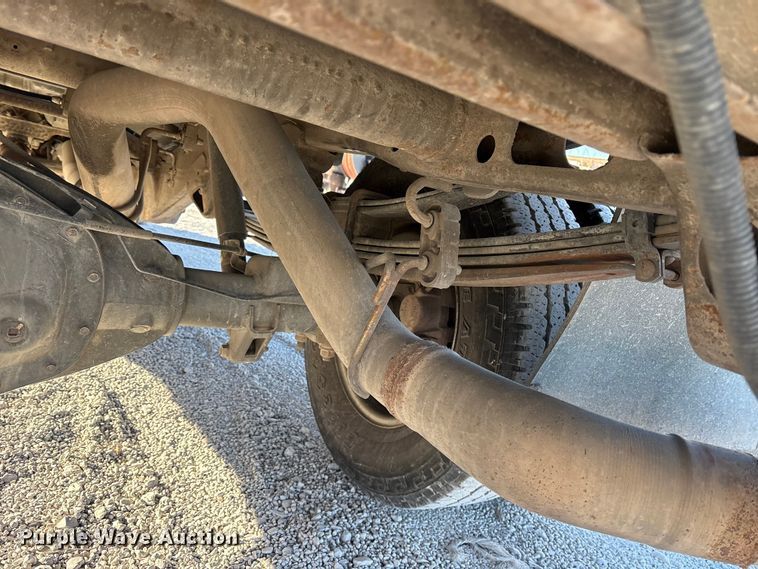 image for item ES8519 2015 Chevrolet Silverado 3500HD Ext. Cab flatbed pickup truck