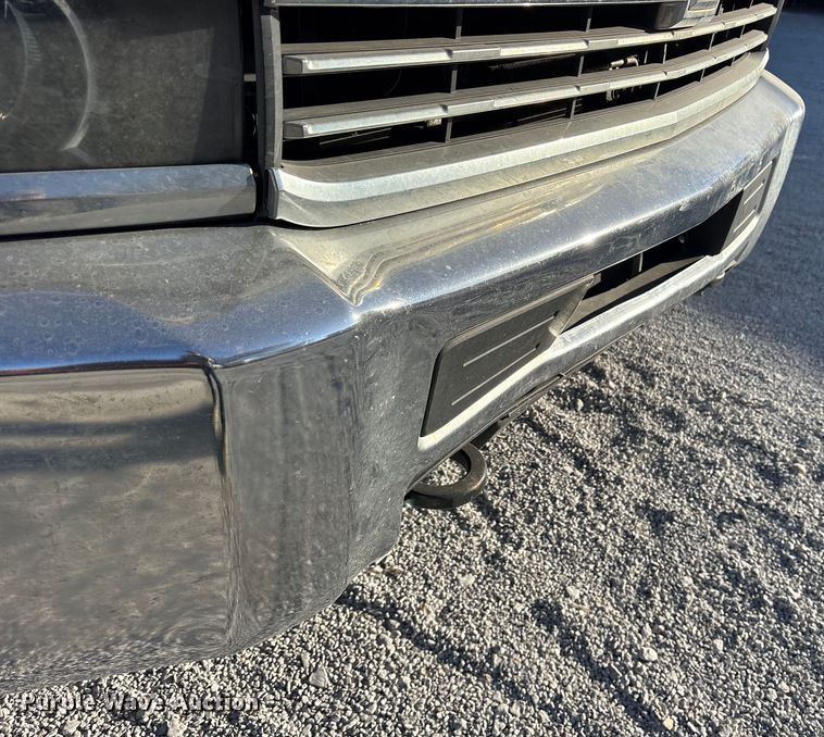 image for item ES8519 2015 Chevrolet Silverado 3500HD Ext. Cab flatbed pickup truck