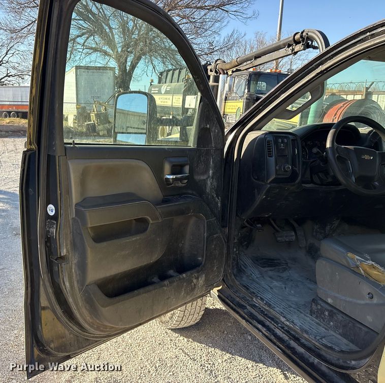 image for item ES8519 2015 Chevrolet Silverado 3500HD Ext. Cab flatbed pickup truck