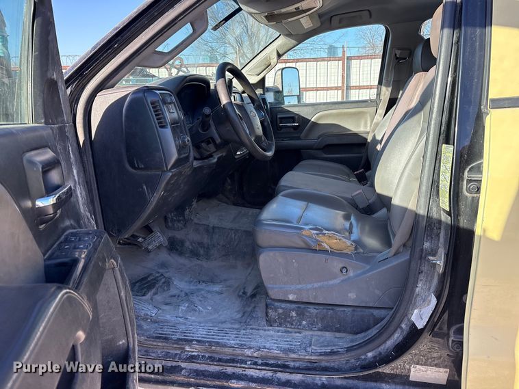 image for item ES8519 2015 Chevrolet Silverado 3500HD Ext. Cab flatbed pickup truck