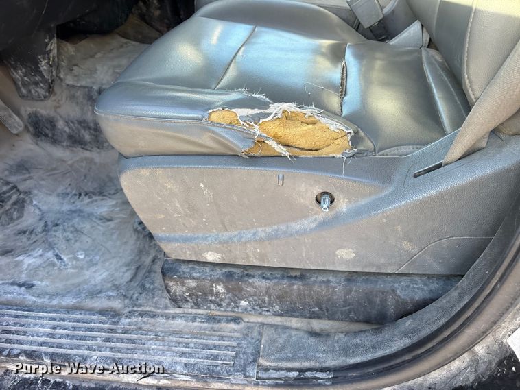 image for item ES8519 2015 Chevrolet Silverado 3500HD Ext. Cab flatbed pickup truck