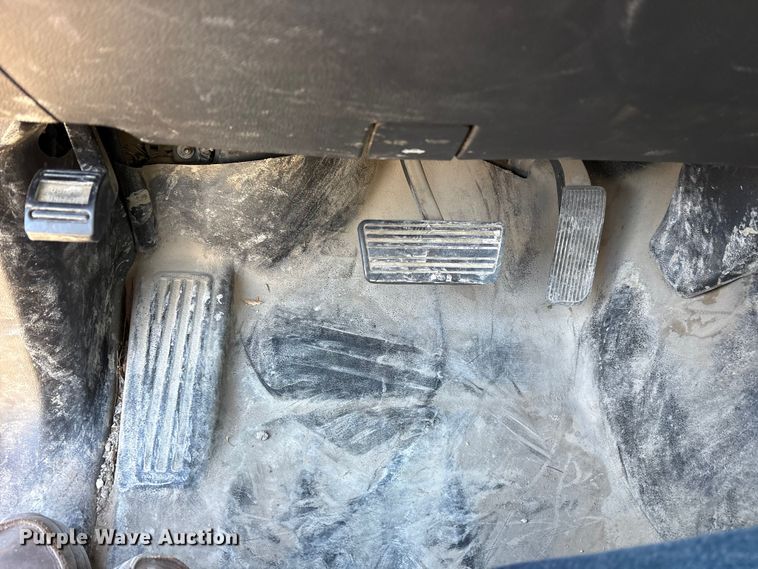 image for item ES8519 2015 Chevrolet Silverado 3500HD Ext. Cab flatbed pickup truck