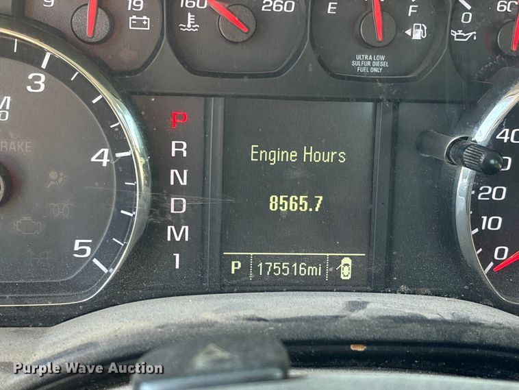 image for item ES8519 2015 Chevrolet Silverado 3500HD Ext. Cab flatbed pickup truck