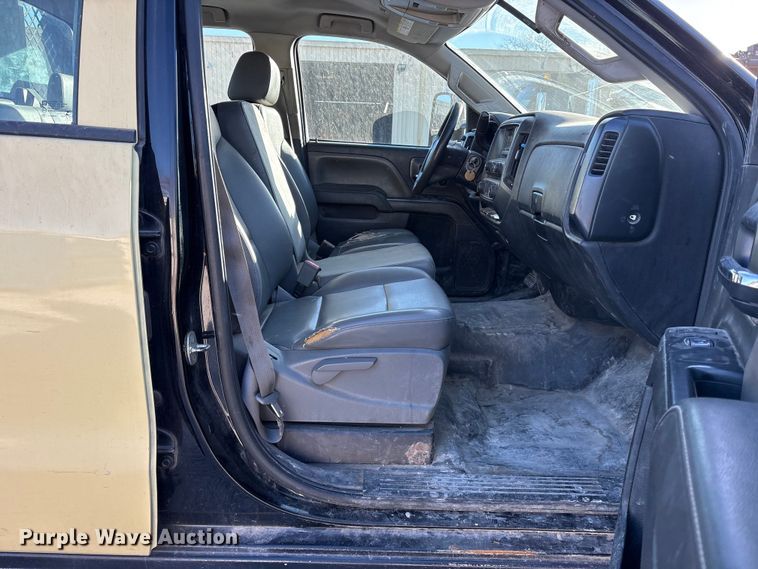 image for item ES8519 2015 Chevrolet Silverado 3500HD Ext. Cab flatbed pickup truck