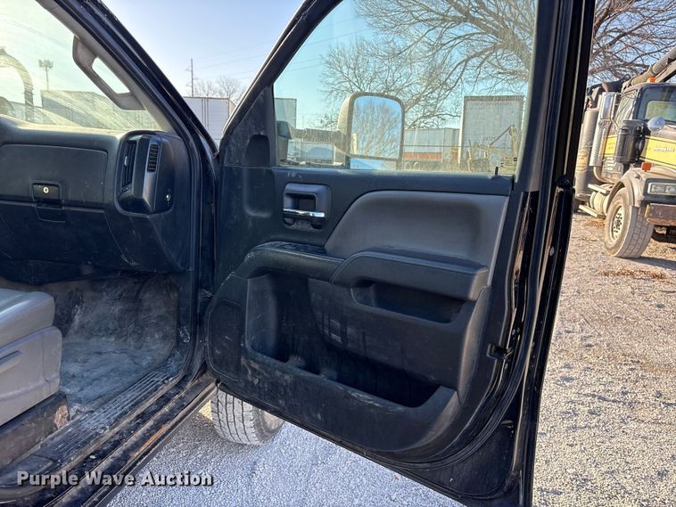 image for item ES8519 2015 Chevrolet Silverado 3500HD Ext. Cab flatbed pickup truck