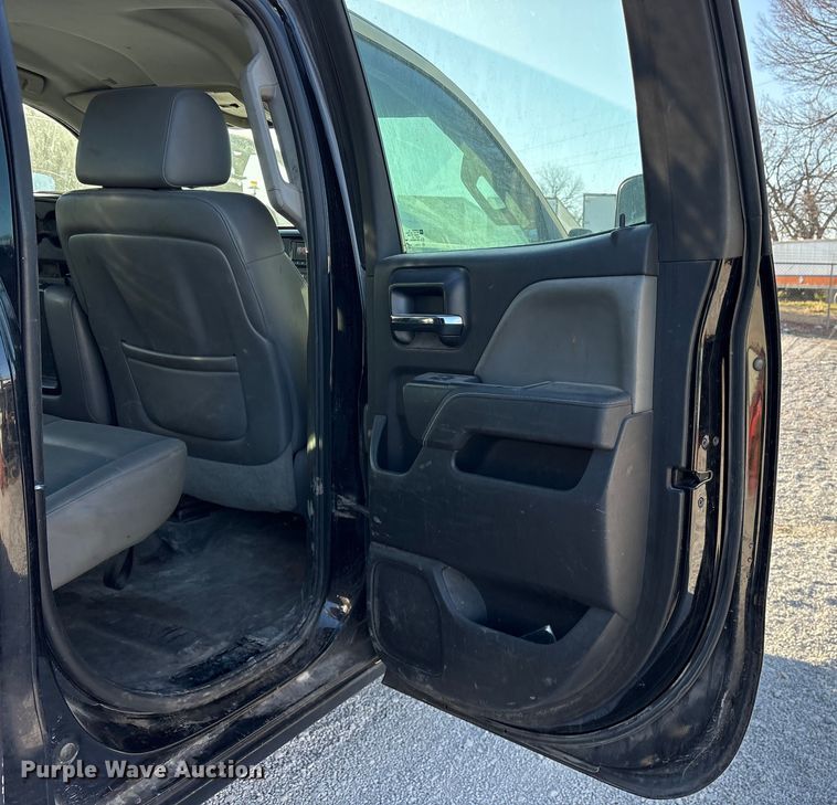 image for item ES8519 2015 Chevrolet Silverado 3500HD Ext. Cab flatbed pickup truck