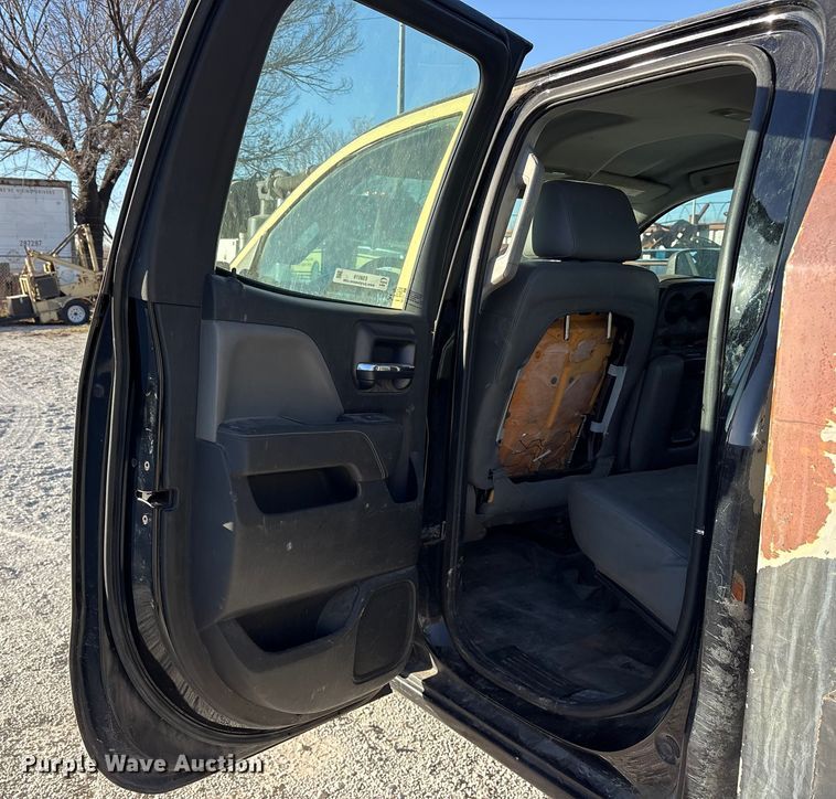 image for item ES8519 2015 Chevrolet Silverado 3500HD Ext. Cab flatbed pickup truck