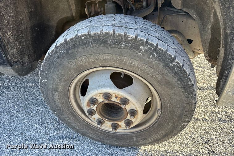 image for item ES8519 2015 Chevrolet Silverado 3500HD Ext. Cab flatbed pickup truck