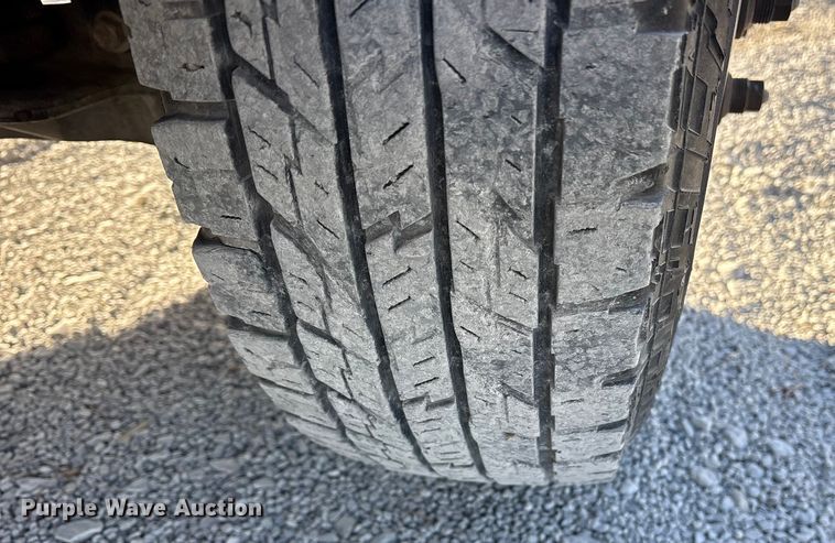 image for item ES8519 2015 Chevrolet Silverado 3500HD Ext. Cab flatbed pickup truck