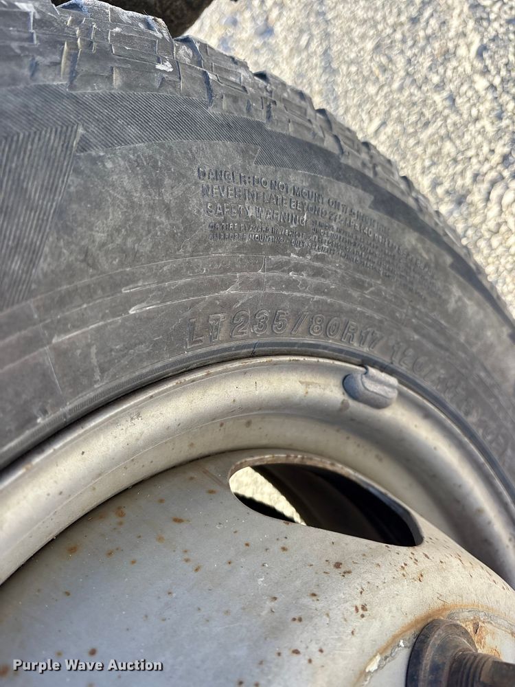 image for item ES8519 2015 Chevrolet Silverado 3500HD Ext. Cab flatbed pickup truck