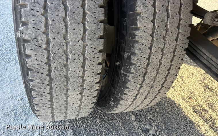 image for item ES8519 2015 Chevrolet Silverado 3500HD Ext. Cab flatbed pickup truck