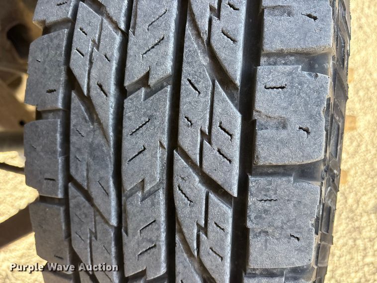 image for item ES8519 2015 Chevrolet Silverado 3500HD Ext. Cab flatbed pickup truck