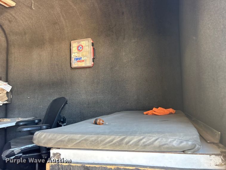 image for item ES8521 1999 GMC W4500 box truck