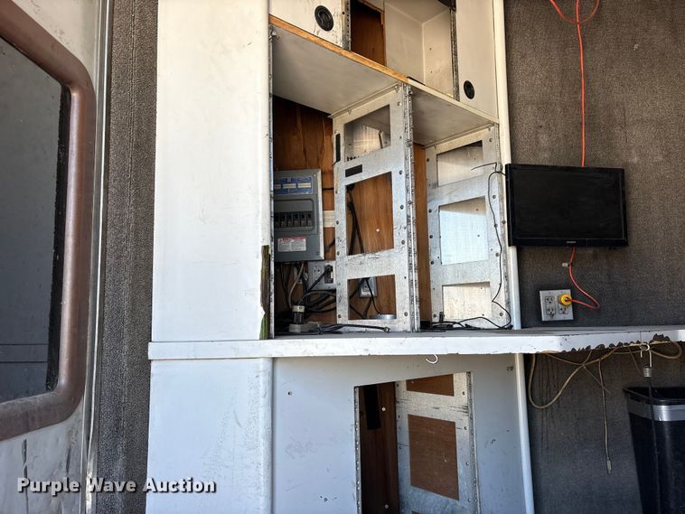 image for item ES8521 1999 GMC W4500 box truck