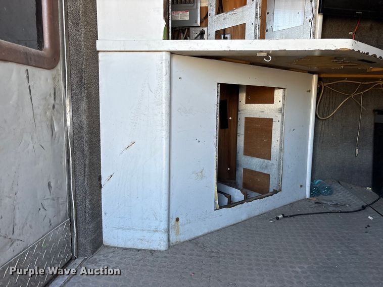 image for item ES8521 1999 GMC W4500 box truck